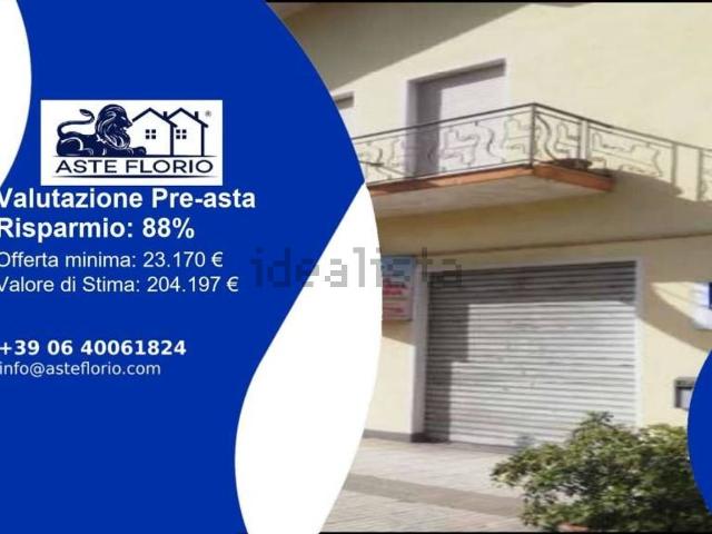 Locali o capannoni in vendita di 276 m² in Via Oristano