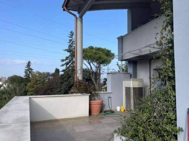 Locali o capannoni in vendita di 285 m² in Viale Piceno, 12