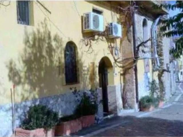 Locali o capannoni in vendita di 289 m² in Via Bella Arintha, 19