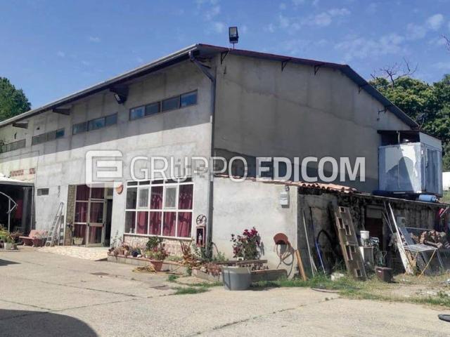 Locali o capannoni in vendita di 291 m² in Via Terrate