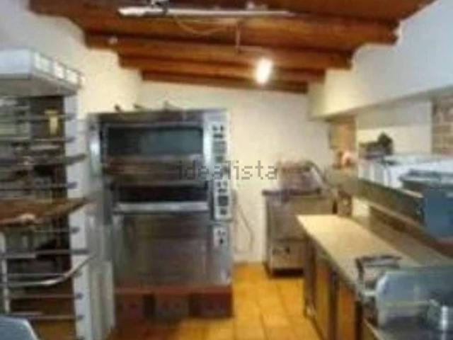 Locali o capannoni in vendita di 295 m² in Via Enrico Fruch, 9