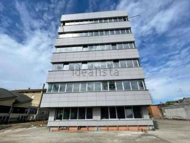 Locali o capannoni in vendita di 2983 m² in Via Alfieri Maserati
