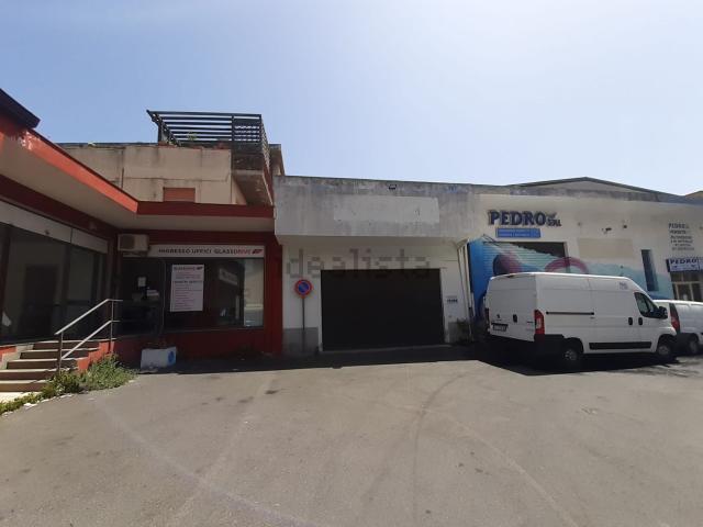Locali o capannoni in vendita di 300 m² in Via S. Miceli