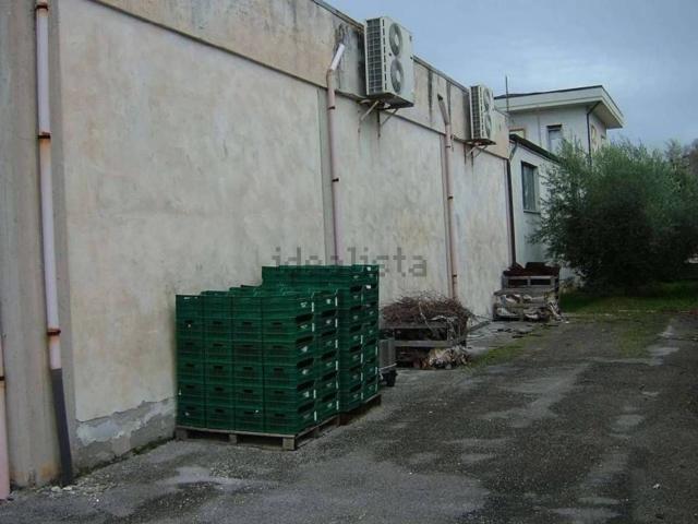 Locali o capannoni in vendita di 301 m² in Via delle Arti