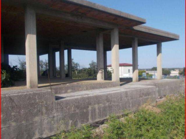 Locali o capannoni in vendita di 303 m² in Via Sicilia