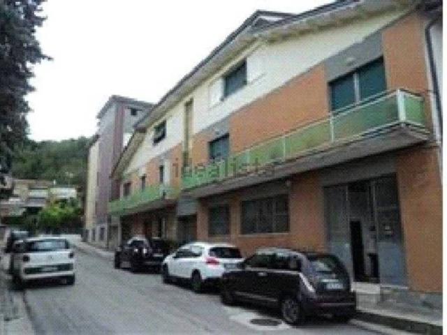 Locali o capannoni in vendita di 310 m² in Via Carini, 5