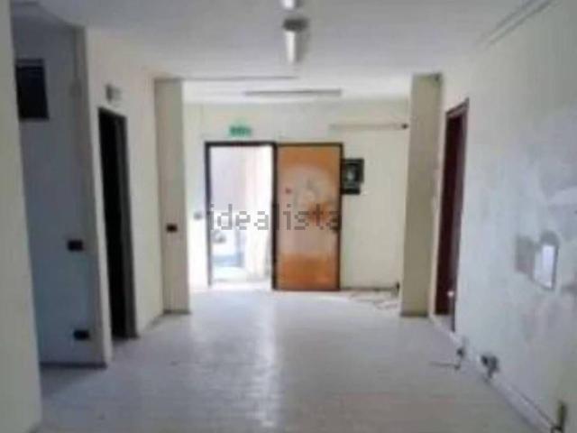 Locali o capannoni in vendita di 329 m² in Strada Rinaldone, 104