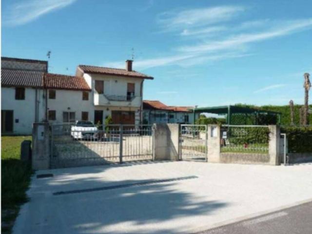 Locali o capannoni in vendita di 331 m² in Via Caseggiato