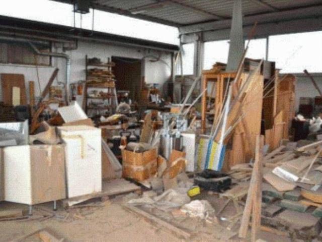 Locali o capannoni in vendita di 339 m² in Via Oppioli