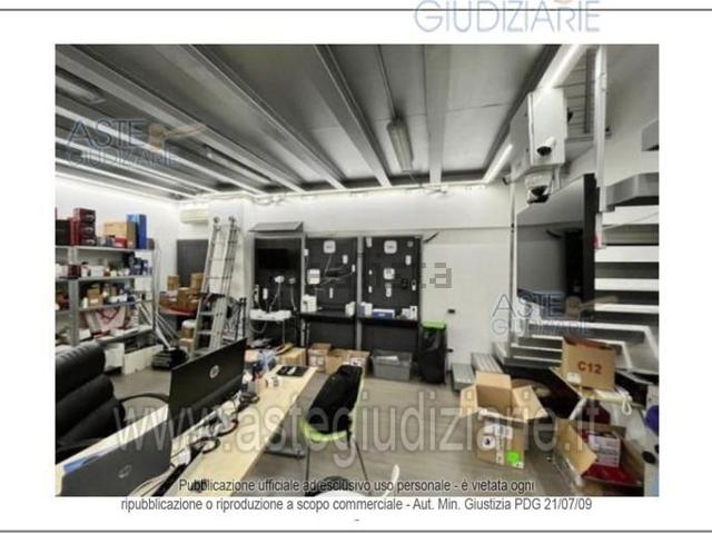 Locali o capannoni in vendita di 37 m² in Via G. Verrotti, 5
