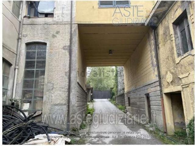 Locali o capannoni in vendita di 3409 m² in Via Nazionale, 140