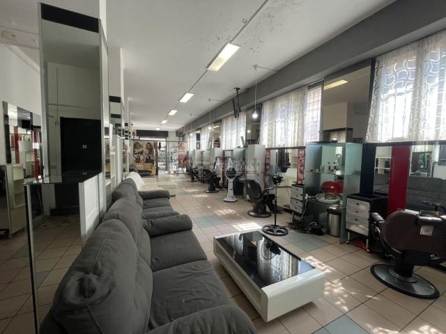 Locali o capannoni in vendita di 341 m²