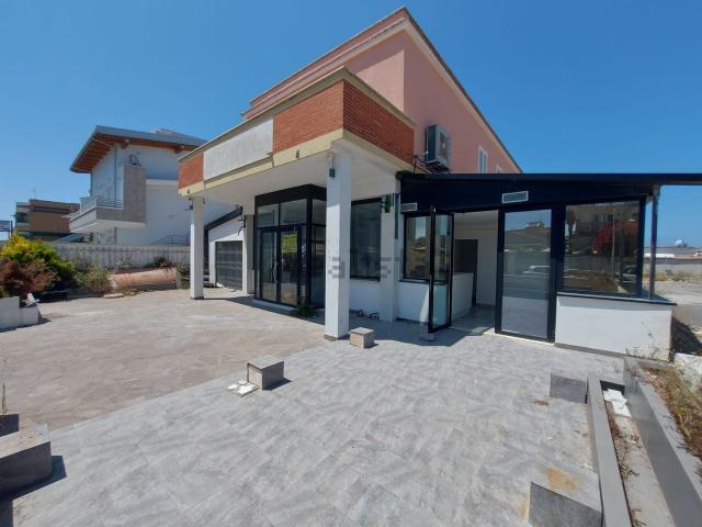 Locali o capannoni in vendita di 350 m² in Viale della Pesca