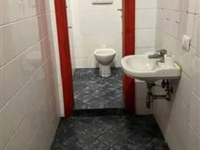 Locali o capannoni in vendita di 372 m² in Strada F, 11