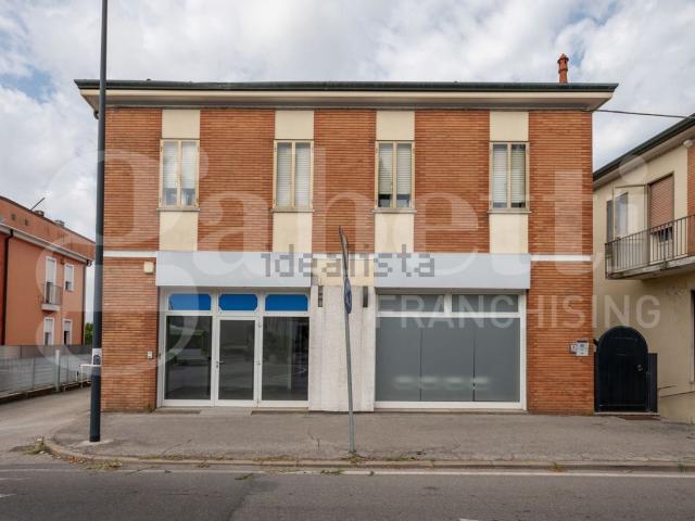Locali o capannoni in vendita di 383 m² in Via Giosuè Carducci, 82