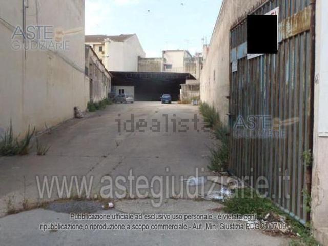 Locali o capannoni in vendita di 390 m² in Via Generale Cascino, 42