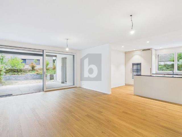 MODERN MIT PRIVATEM SITZPLATZ