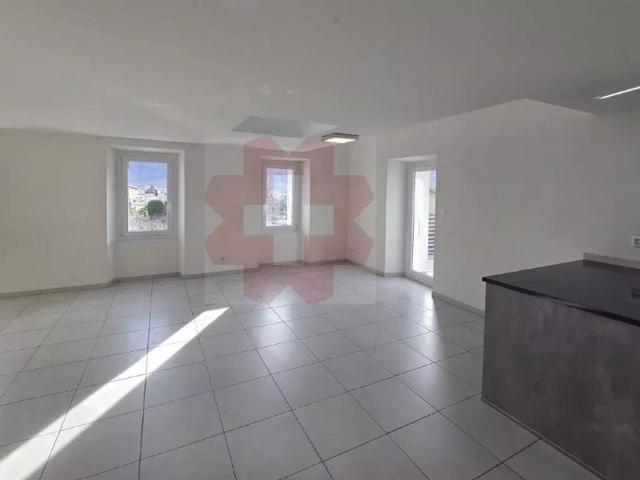 Attic duplex 4.5 rooms center Leytron