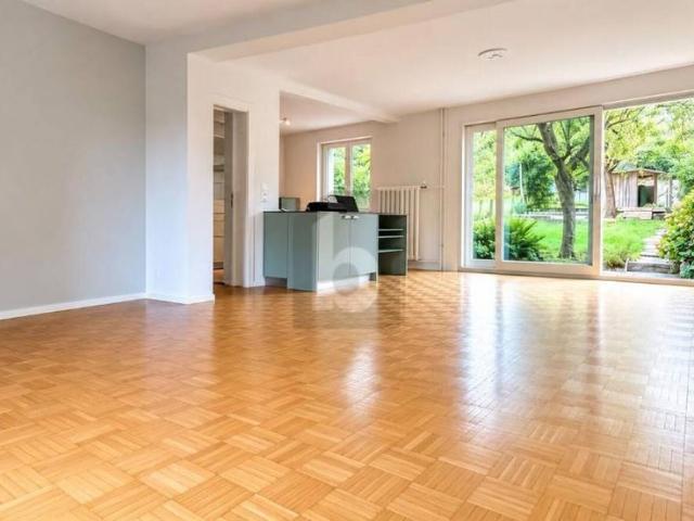 CHARMANT MIT PRIVATEM GARTEN UND VIEL PLATZ
