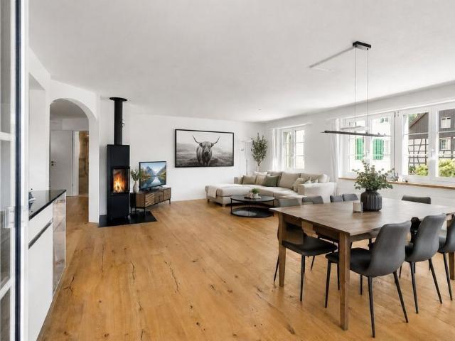 WOHNEN WIE IM EINFAMILIENHAUS MIT RIESIGEM GARTEN!