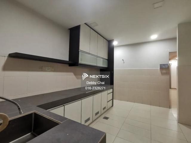 Located near Padungan and St. Peter's Church. Beside the unit are Petronas and Shell, while opposite is the Consulate General of the Republic of Indonesia, offering a prime and convenient location