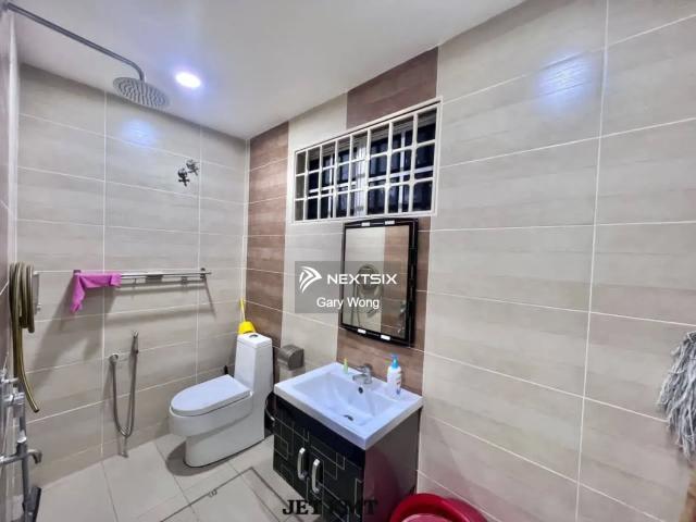 Located near the main entrance of Cinmuk Asking Price: RM4.9 Million Negotiable Size: 1,200 sqft each Type: 3 Storey Intermediate Shoplots Leasehold until 2054