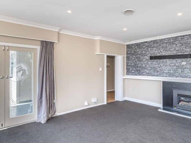 Located on the desirable Kawiu Road
