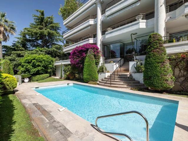 Located in one of Cannes’ most sought after districts, this. 250m² Cannes
