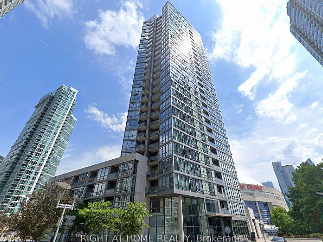 Located In Spadina/bremner