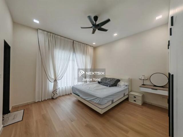 Located in the vibrant Uptown Square Rimbayu commercial hub