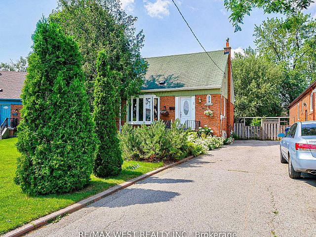 Located In Warden / Ellesmere