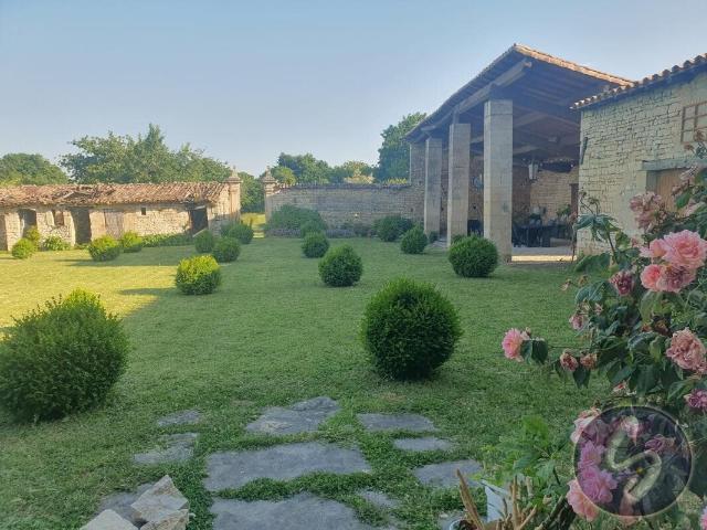 Locatif Independant à finir + Maison 6 Chambres dont 1 en rd 327m² Niort