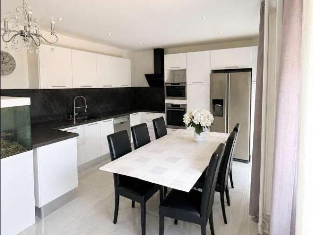 location 4 pièces meublée de 90 m² à Vénissieux