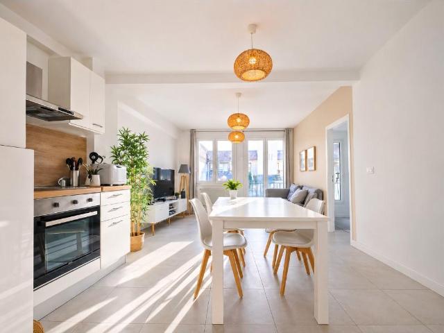 location 5 pièces meublée de 100 m² à Nîmes
