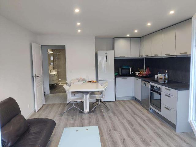 location 5 pièces meublée de 90 m² à Buc
