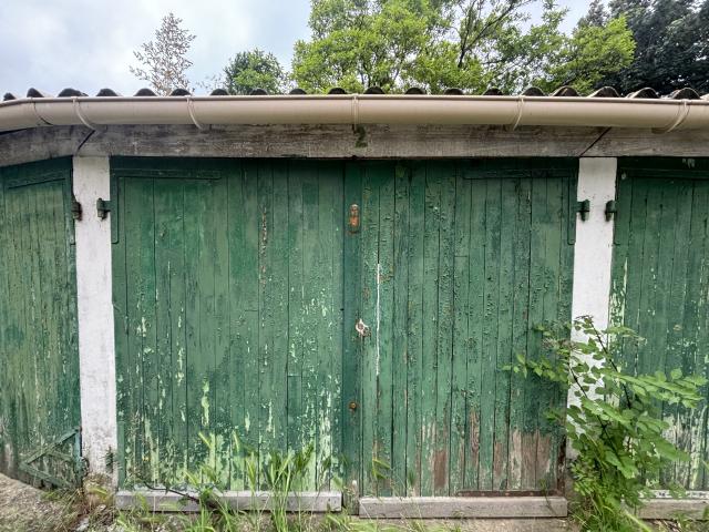 LOCATION 69003 LYON GARAGE fermée Box extérieur dans une cours