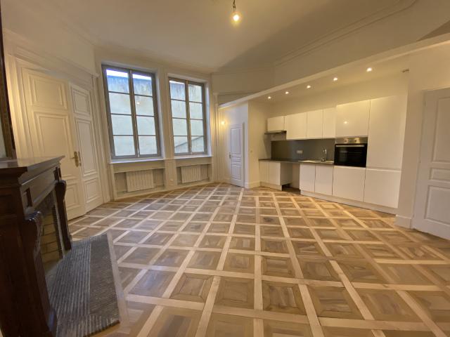 LOCATION 69002 LYON APPARTEMENT T2 RARE QUARTIER BELLECOUR situé au cœur de la presqu'île