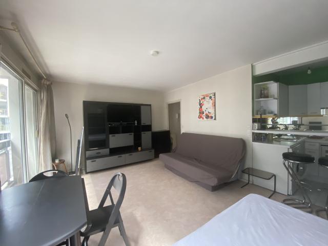 LOCATION 69006 LYON APPARTEMENT T1 30.21m2 au 1er étage
