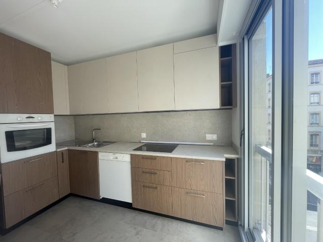 LOCATION 69006 LYON APPARTEMENT T3 AU COEUR DU 6ème ARRONDISSEMENT refait à neuf balcon
