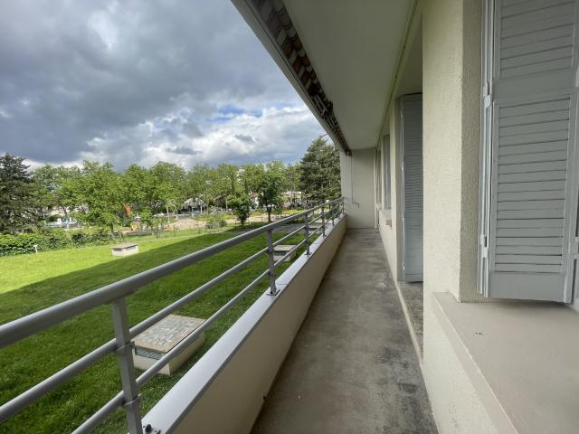 LOCATION 69008 LYON APPARTEMENT T4 meublé idéal étudiants 80.50 m2 avec balcon
