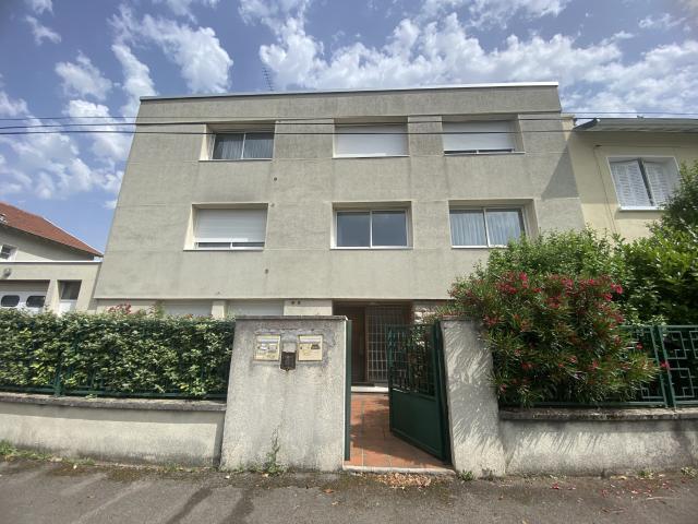 LOCATION 69008 LYON APPARTEMENT T1 MEUBLE dans une une petite monopropriété calme proche écoles et transport