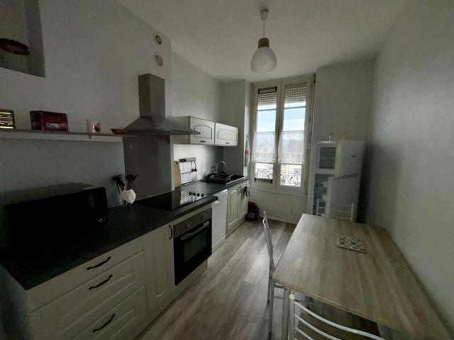 LOCATION 69008 LYON Appartement T2 MEUBLÉ proche écoles, transports et commerces
