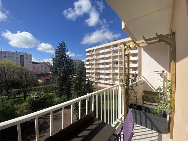 LOCATION 69100 VILLEURBANNE APPARTEMENT T4 au 3ème étage AVEC BALCON