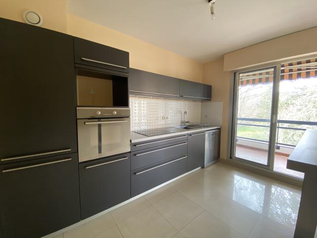LOCATION 69130 ECULLY APPARTEMENT T4 au 2ème étage avec balcon garage et cave idéal pour une famille