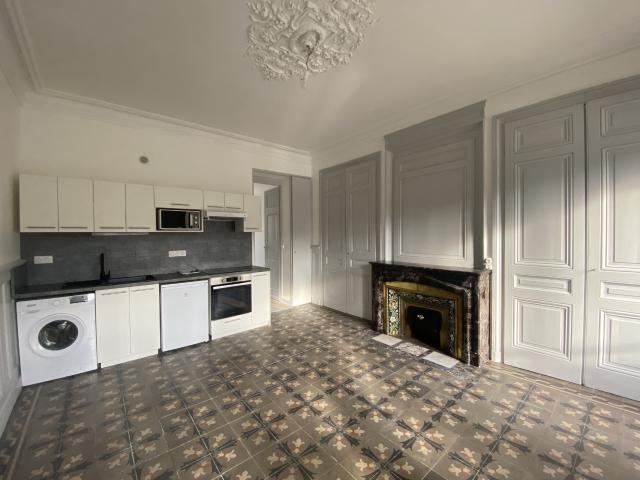 LOCATION 69660 COLLONGES AU MONT D'OR APPARTEMENT T2 ENTIEREMENT RENOVE ATYPIQUE