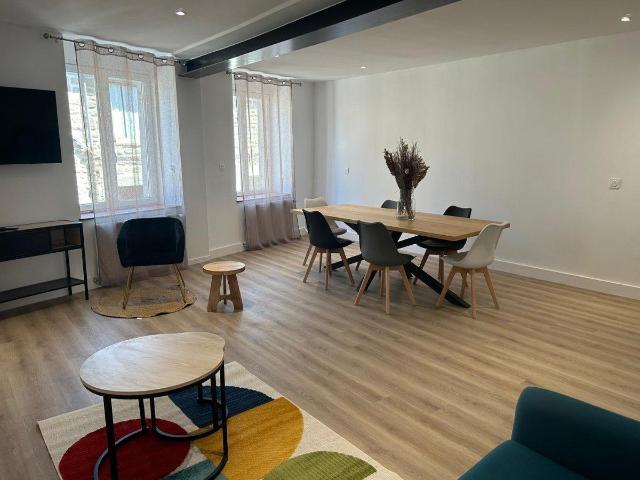 location 6 pièces meublée de 146 m² à Saint Étienne
