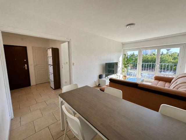 location 6 pièces meublée de 96 m² à Vénissieux