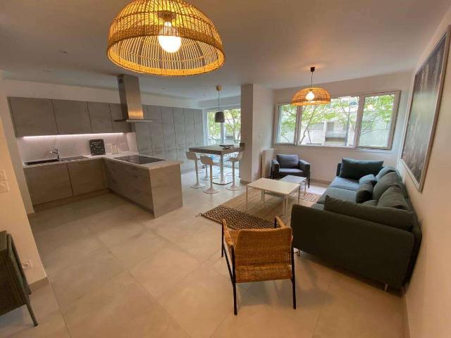 location 7 pièces meublée de 140 m² à Villeurbanne
