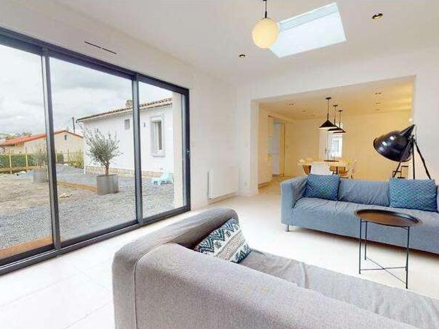 location 7 pièces meublée de 150 m² à Cenon