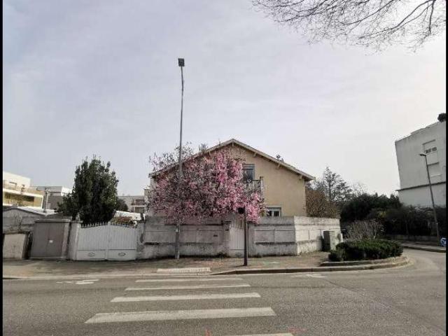 location 7 pièces meublée de 115 m² à Bron